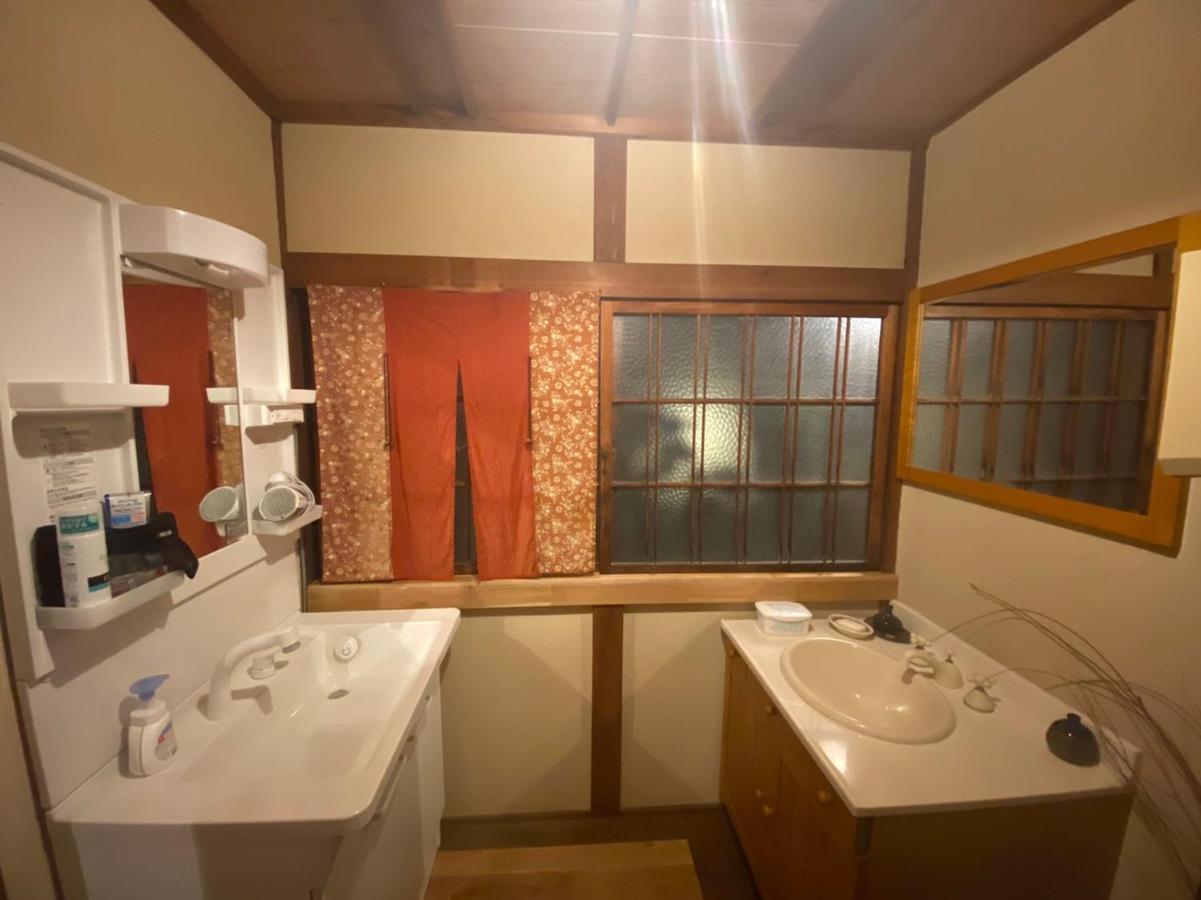 Guesthouse Omoya--全個室--囲炉裏のぬくもりと共にグループの絆を深める古民家宿でゆっくりとした時間を-6名部屋-6名部屋-8名部屋--最大20名-ペット同伴可は一室のみ- Matsuyama  Exterior foto